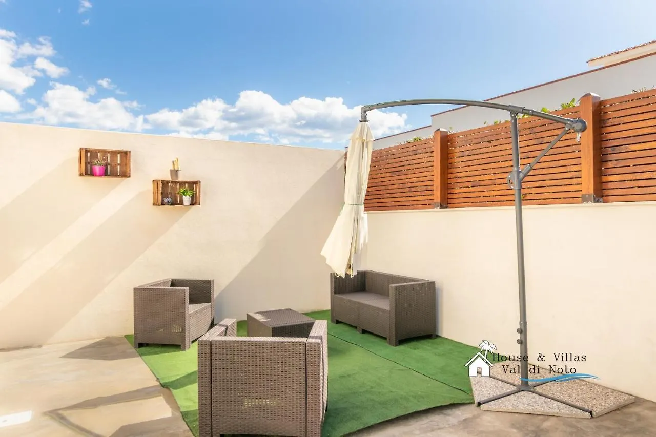 Villa Selene Avola 0*,  İtalya